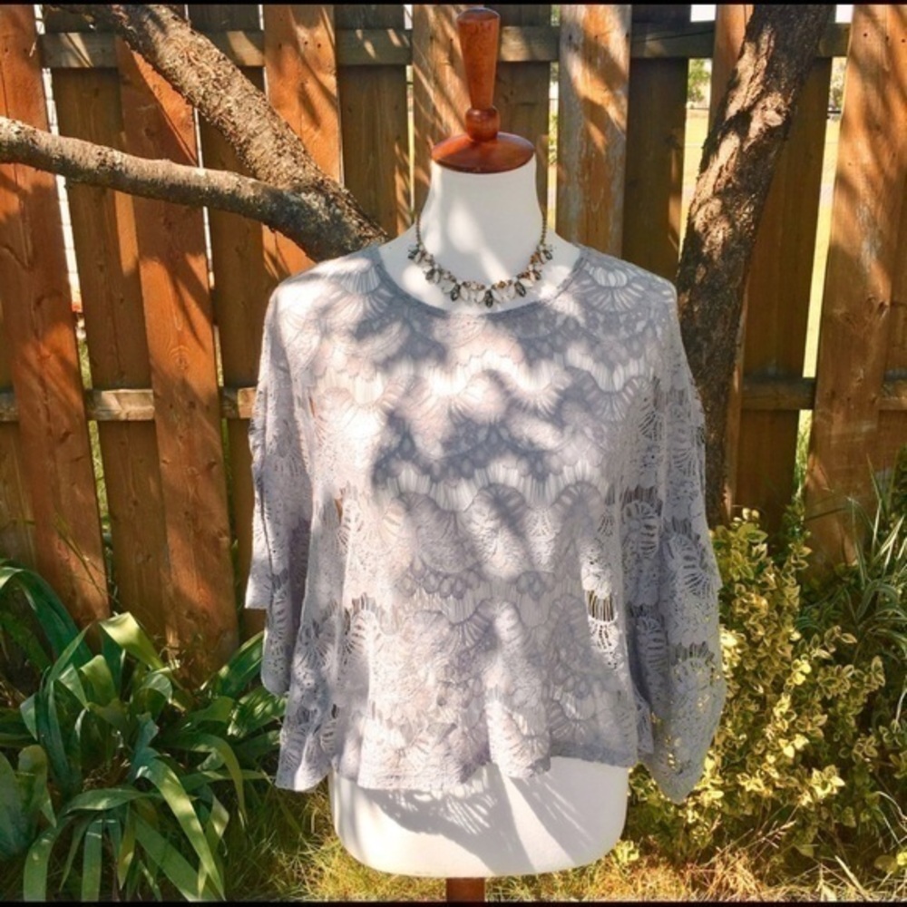 Womens Size S Gray Floral‎ Lace Batwing Blouse